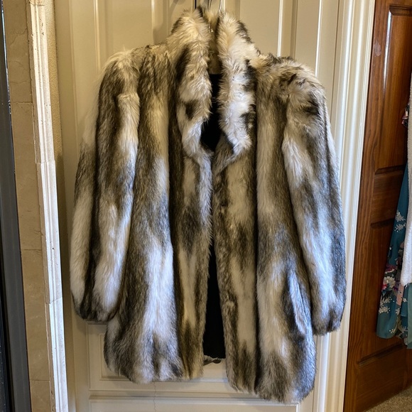 James McQuay Jackets & Blazers - Beautiful faux fur coat